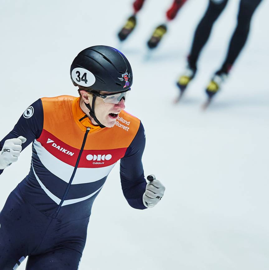 Teun boer viert zijn overwinning tijdens de World Cup 6 in