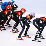 De relay van het shorttrack.