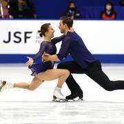 Daria Danilova en Michel Tsiba dansen op het ijs