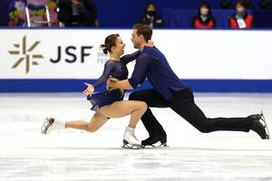 Daria Danilova en Michel Tsiba dansen op het ijs