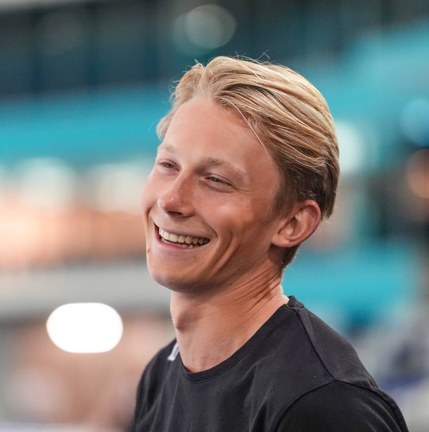 Merijn Scheperkamp is ontspannen voor de training in Thialf