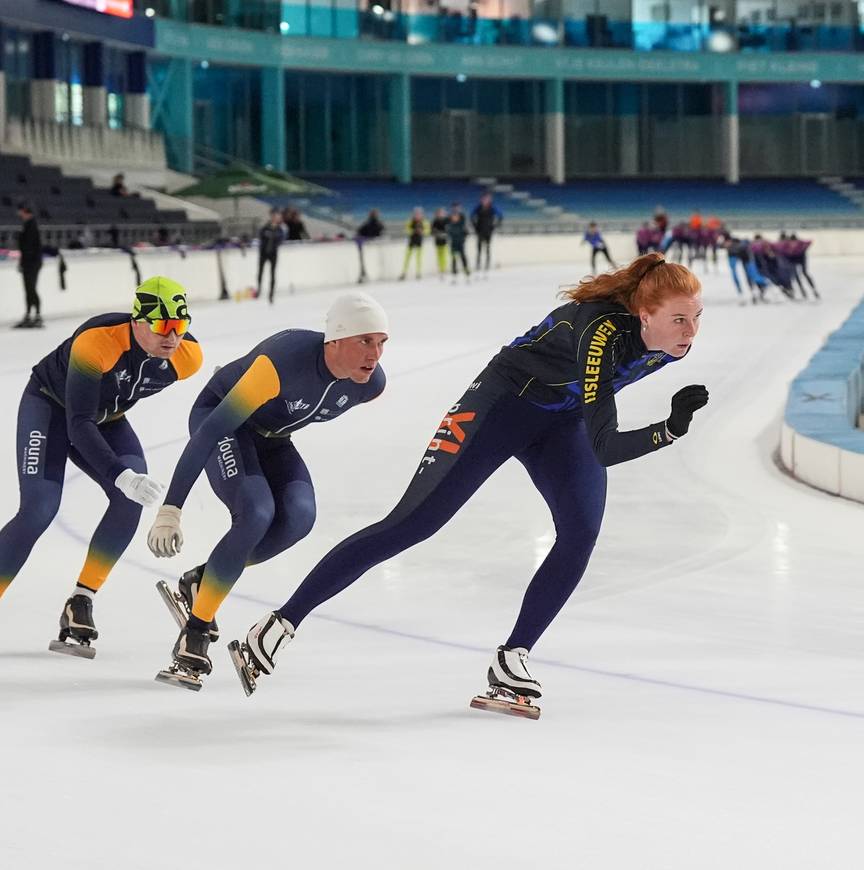 Recreanten schaatsen in Thialf