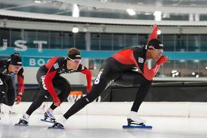 Dai Dai N'tab maakt lange klappen in Thialf