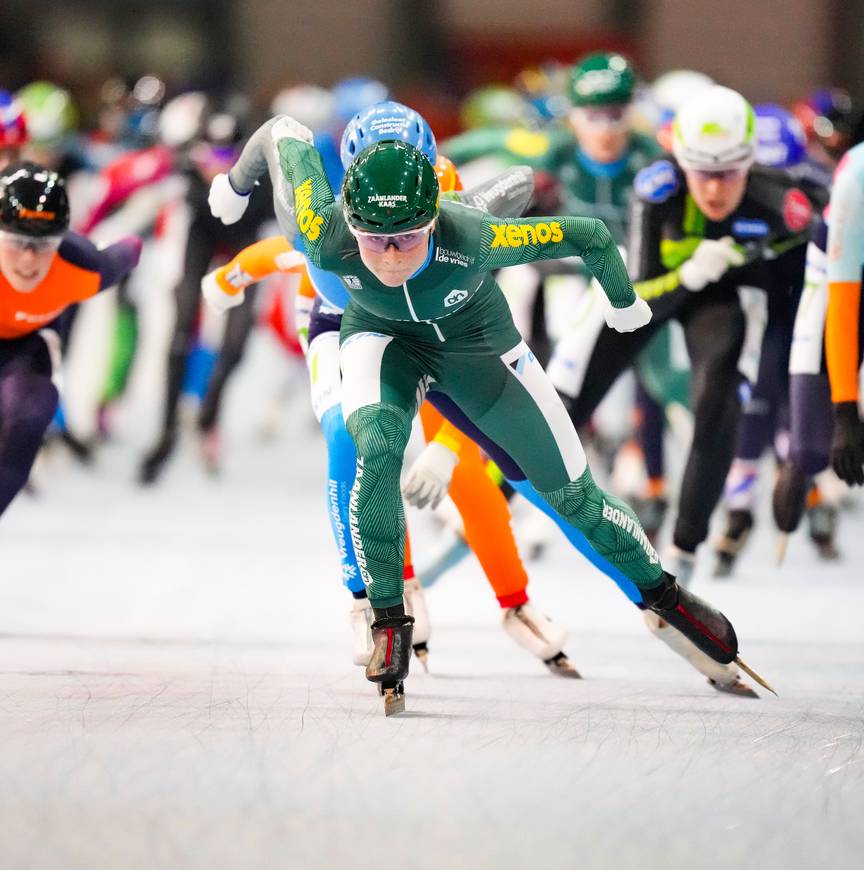 Marijke Groenewoud op kop van het peloton in Groningen