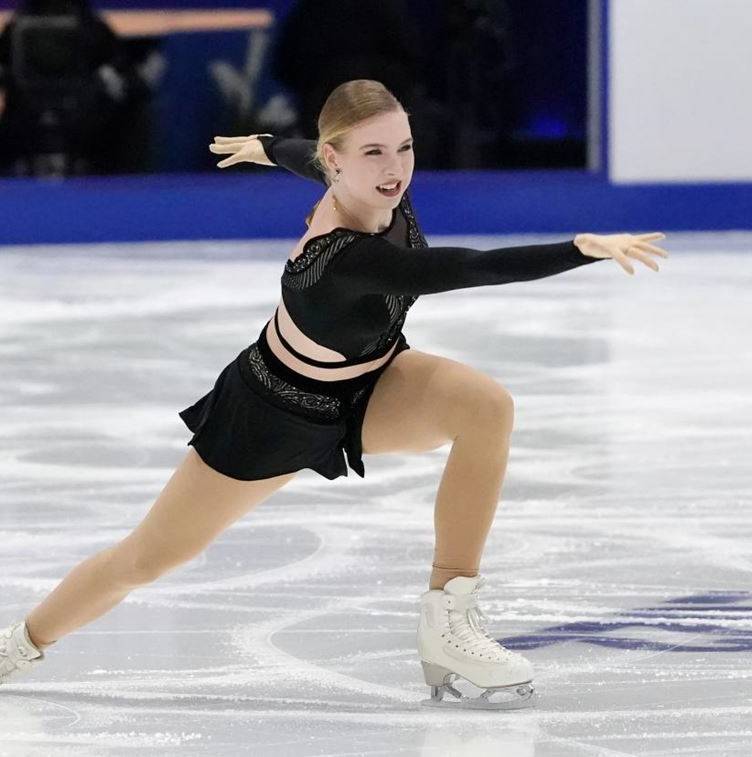 Lindsay van Zundert gaat vrolijk over het ijs tijdens het WK